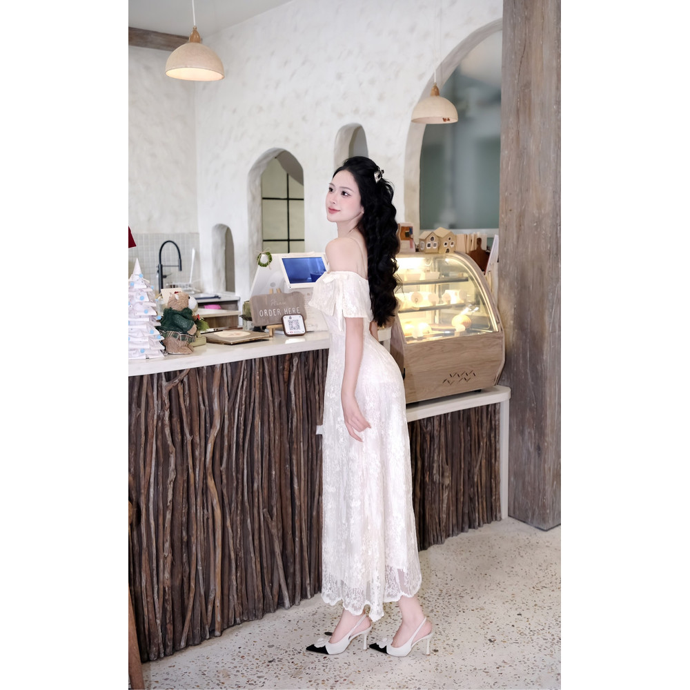 Đầm thiết kế trễ vai đính nơ ren