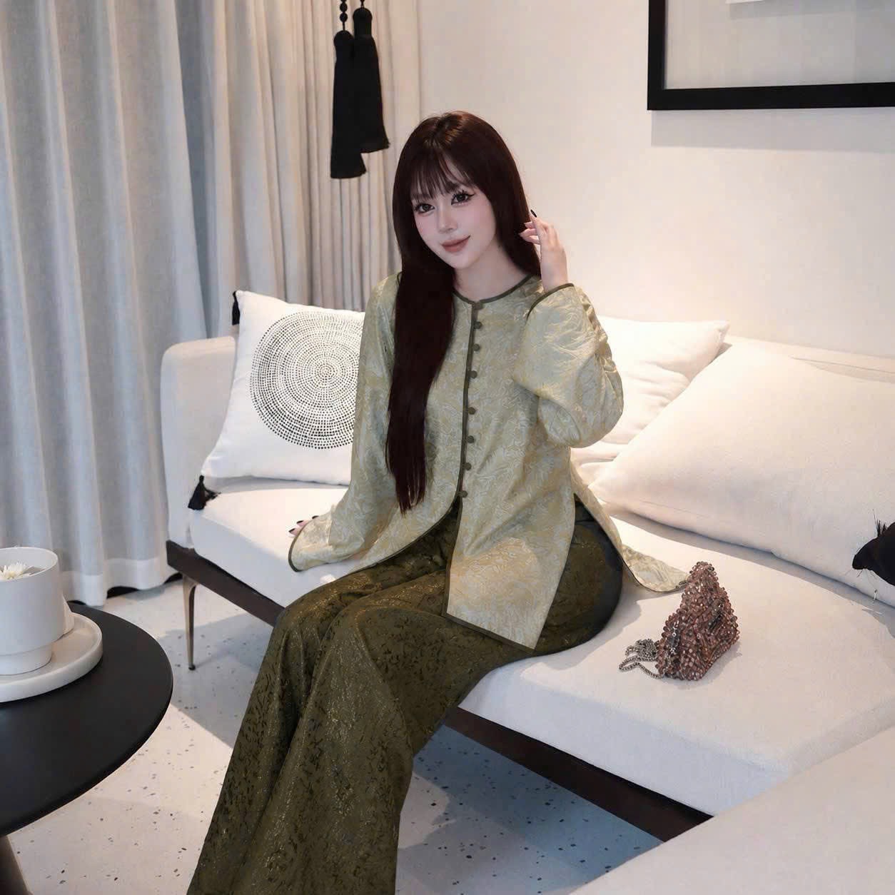 Đồ lam tơ tằm viền màu
