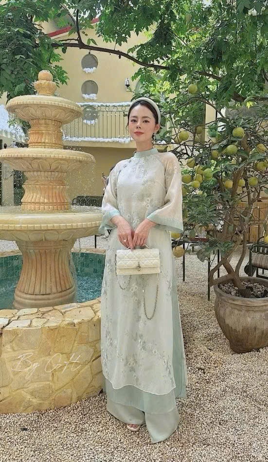 Áo dài voan tơ thêu xanh ngọc