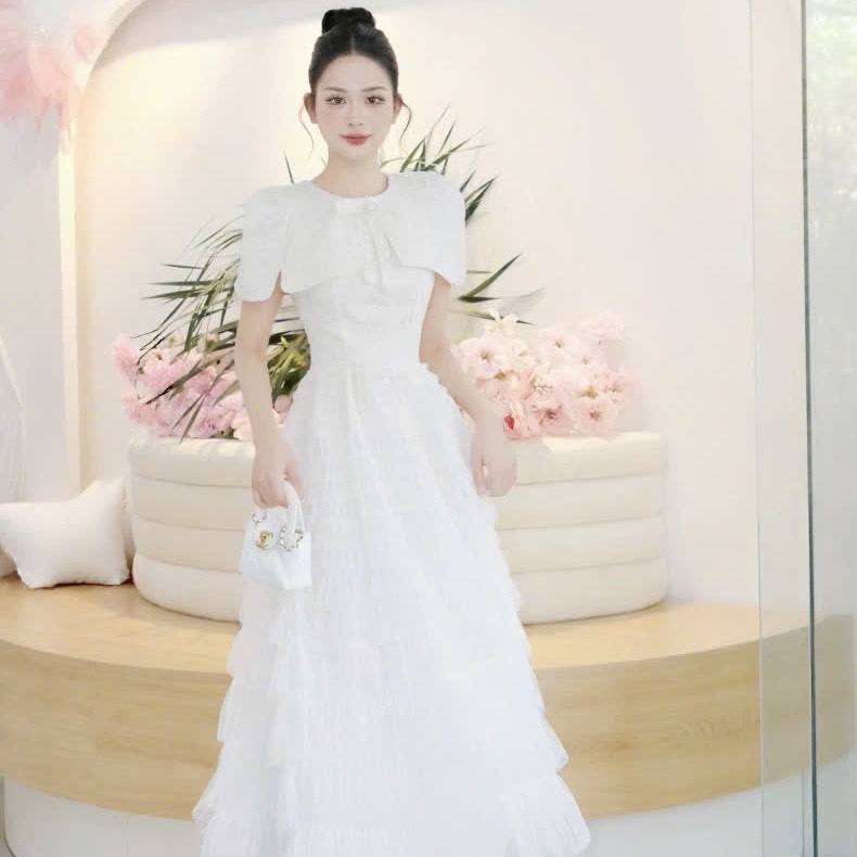 Đầm thiết kế sang trọng ren chân choàng nữ hoàng