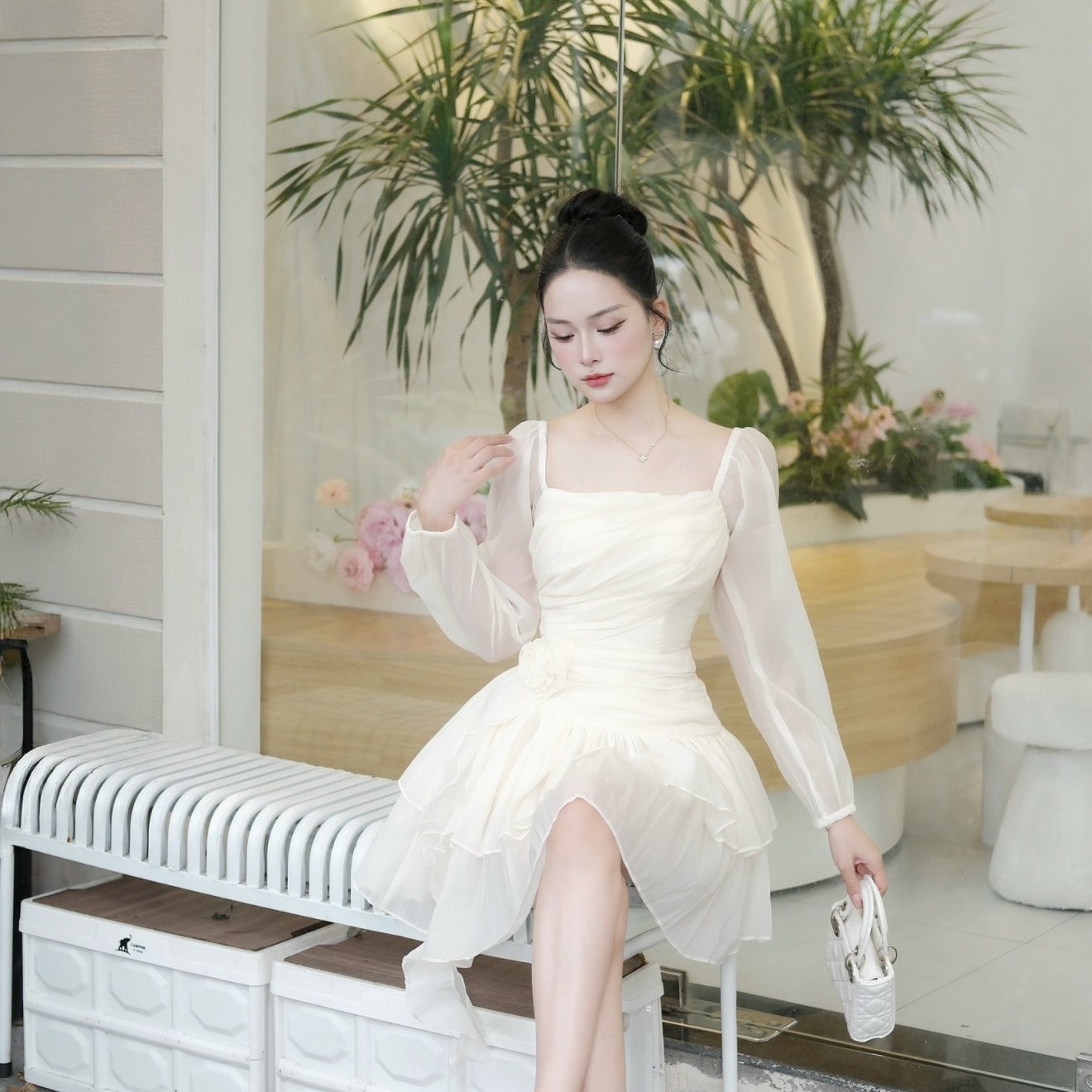 Đầm cổ vuông tay dài voan dáng ngắn xoè