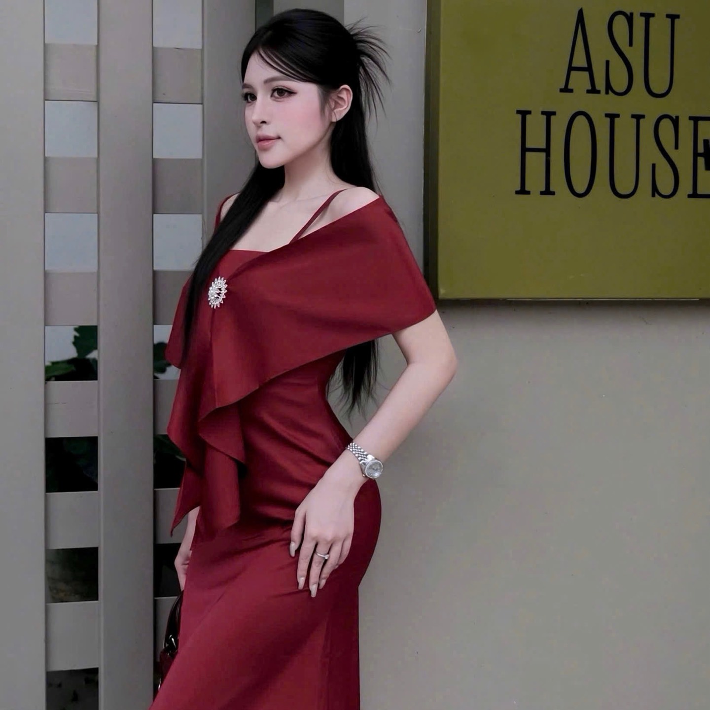 Đầm thiết kế lụa khoăn choàng đính đá