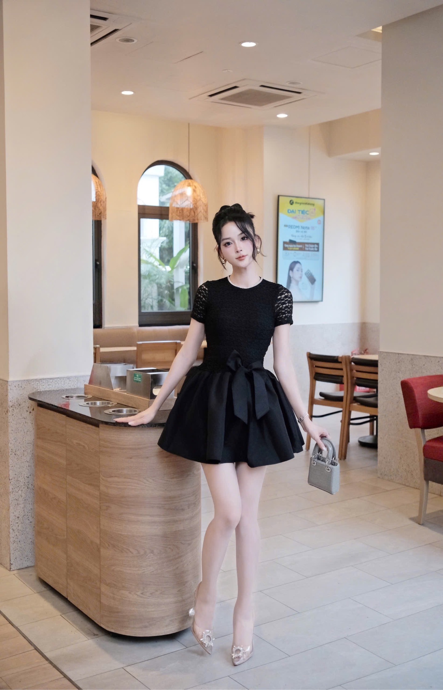 Đầm thiết kế ôm cổ tròn chân bồng dễ thương