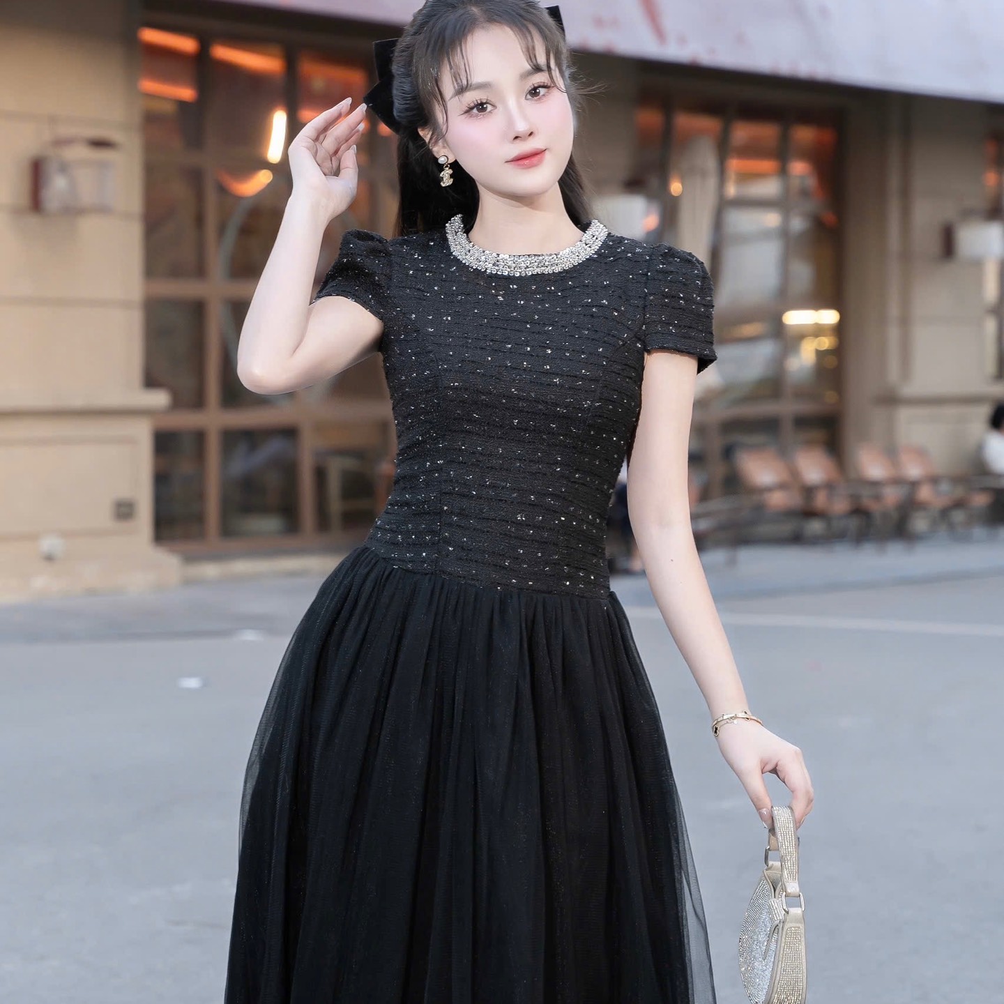 Đầm thiết kế dạ cổ tròn đính đá dáng dài phối tơ