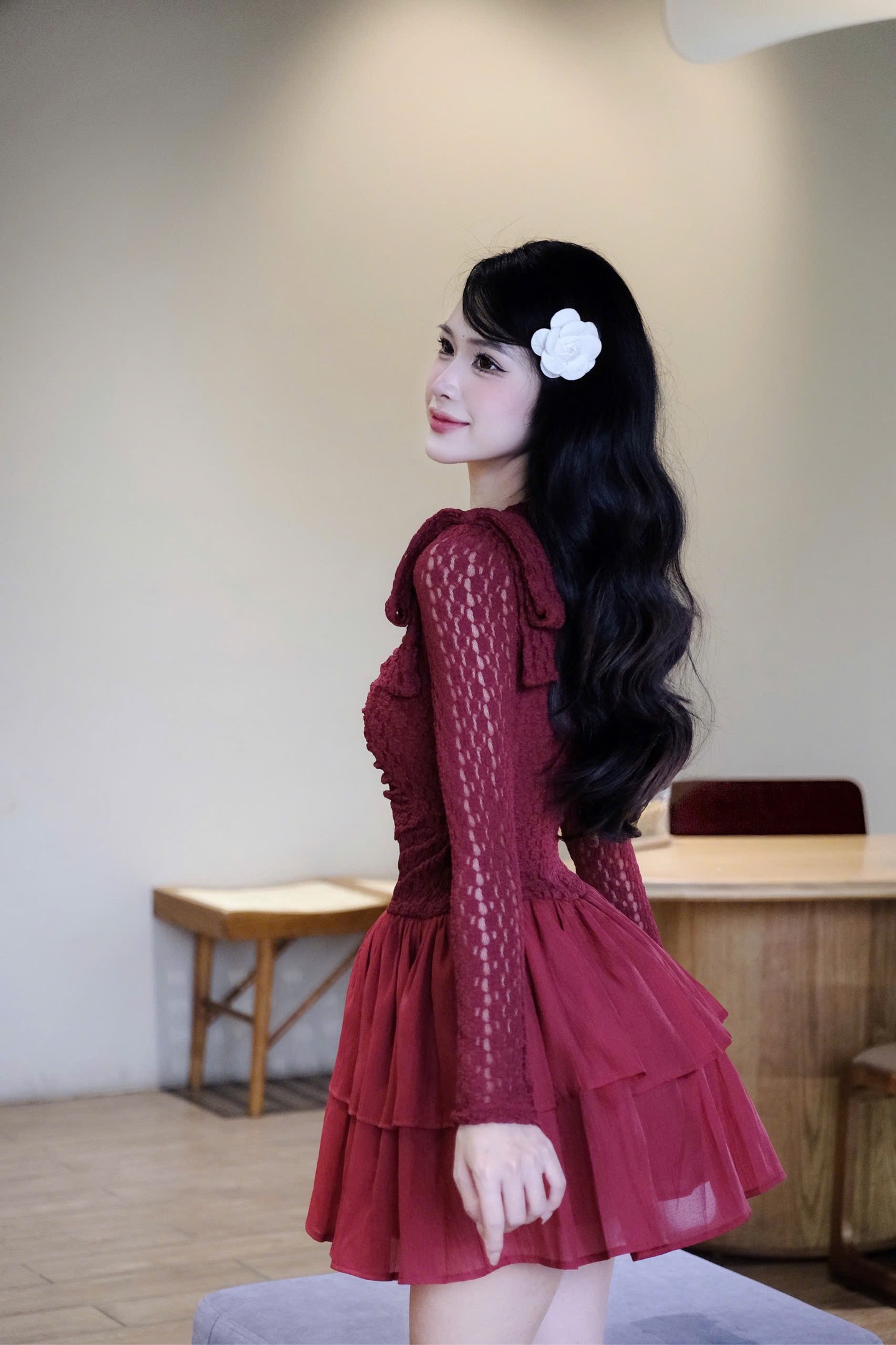 Đầm cổ tròn tay dài ren dáng xoè 2 tầng
