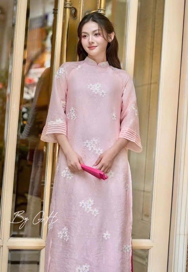 Áo dài truyền thống tay viền thêu hoa