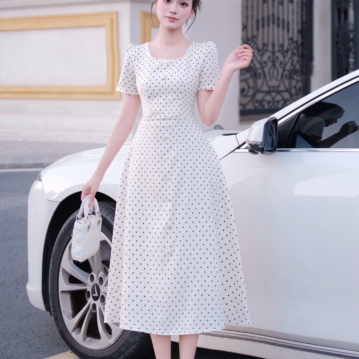 Đầm thiết kế chấm bi đen trắng cổ vuông dáng dài xoè nhẹ sang trọng đi tiệc