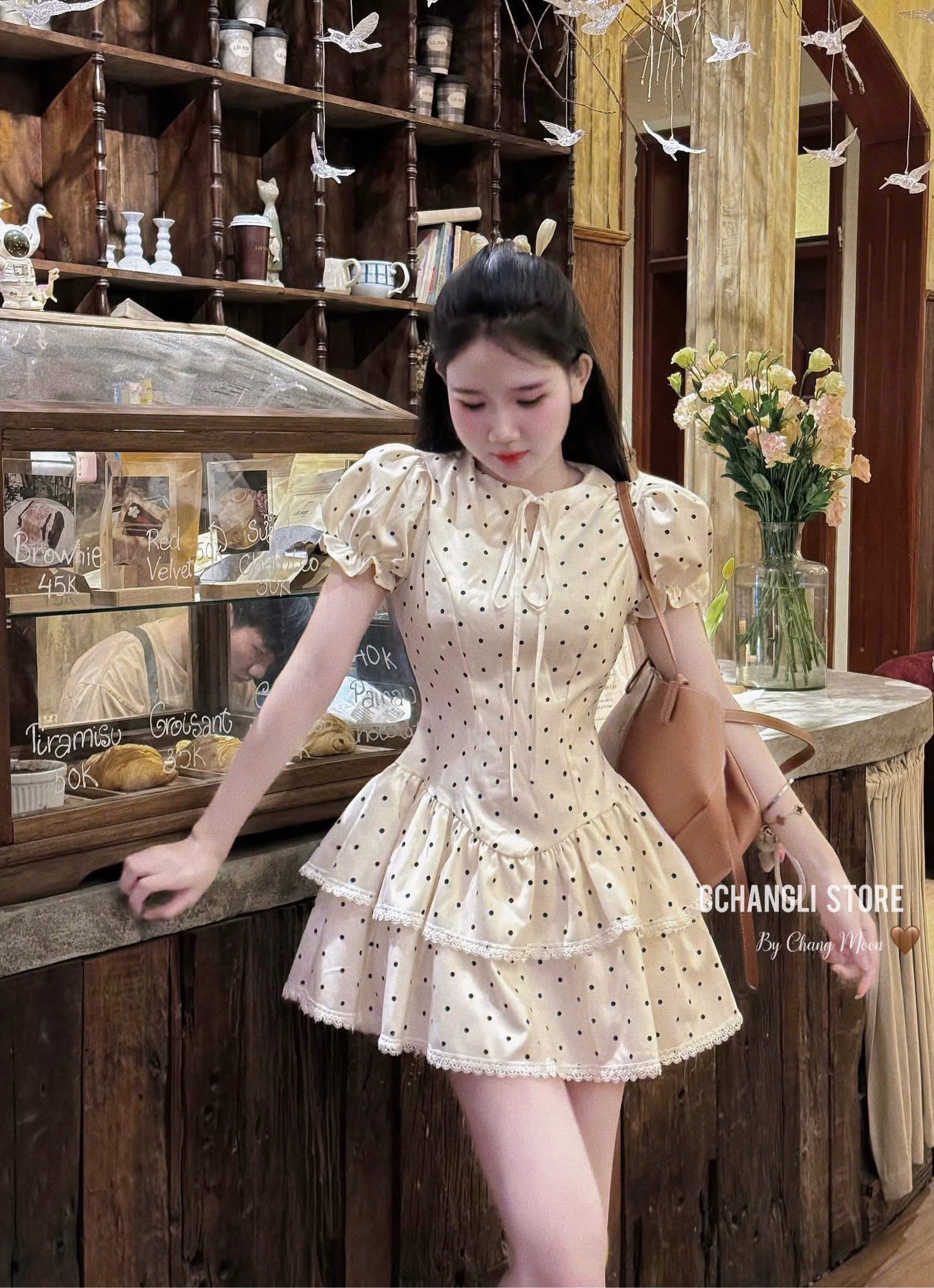 Đầm chấm bi tay ngắn bo chun cổ tròn