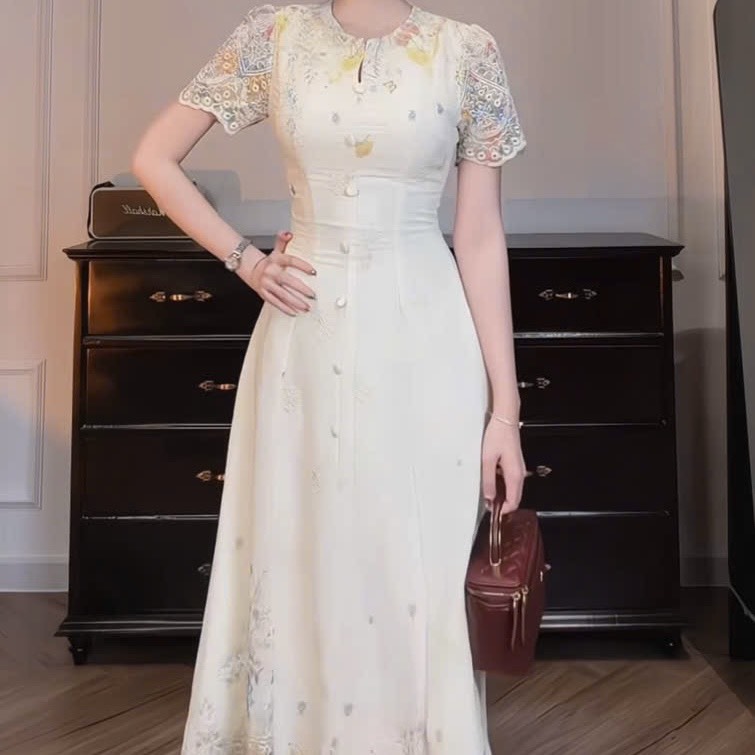 Đầm cổ tròn hoa thêu dáng dài