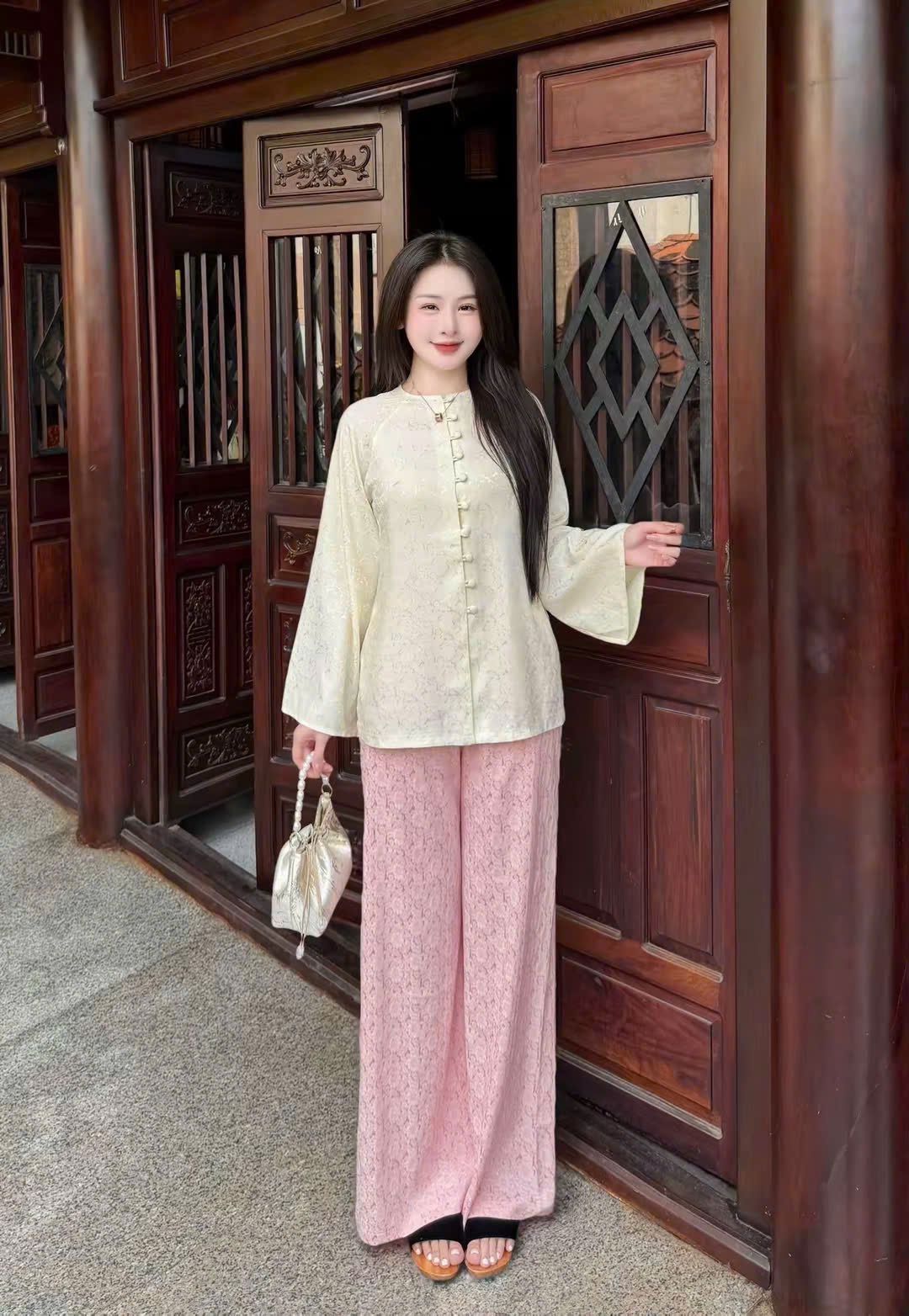 Đồ lam gấm hoạ hoa cúc phối