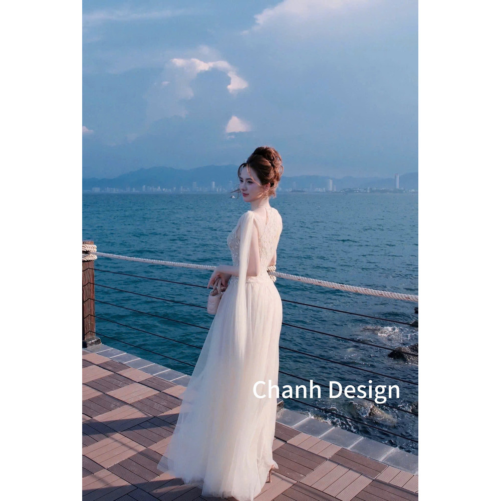 Đầm thiết kế cổ yếm voan tùng xoè