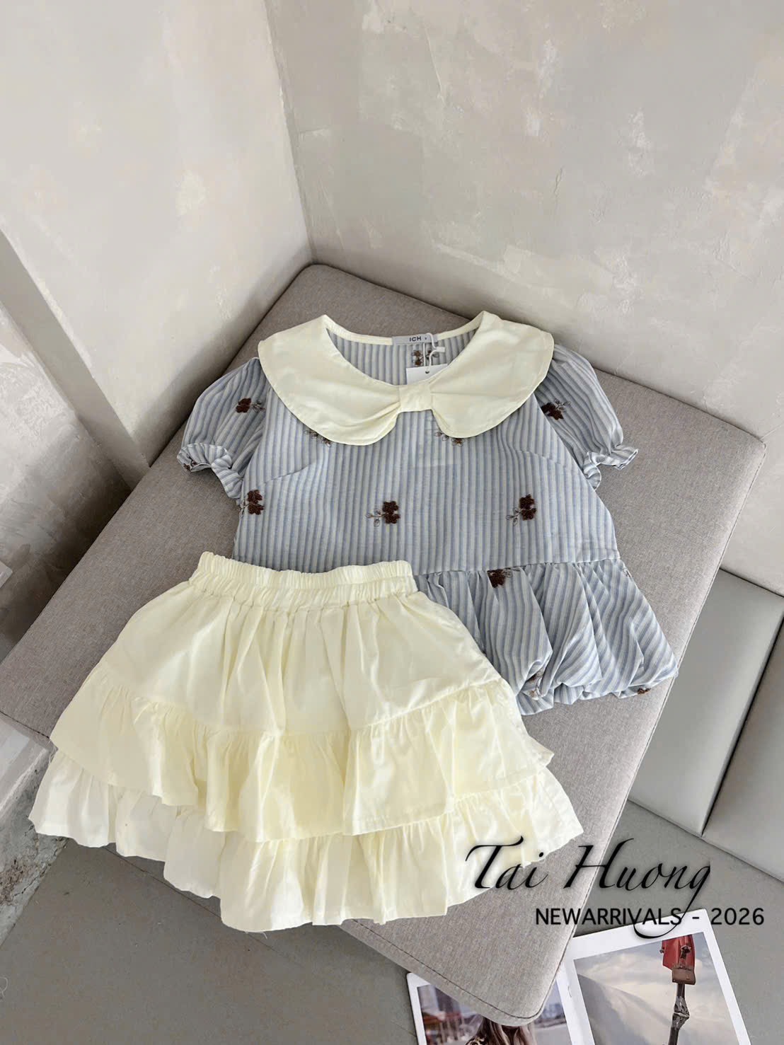 Set kiểu áo babydoll cổ sen hoạ tiết hoa thêu nổi