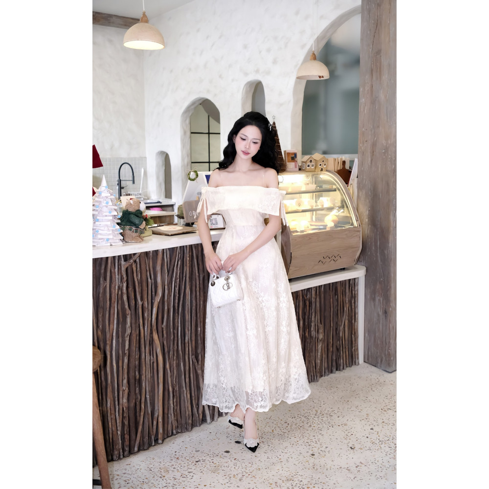 Đầm thiết kế trễ vai đính nơ ren