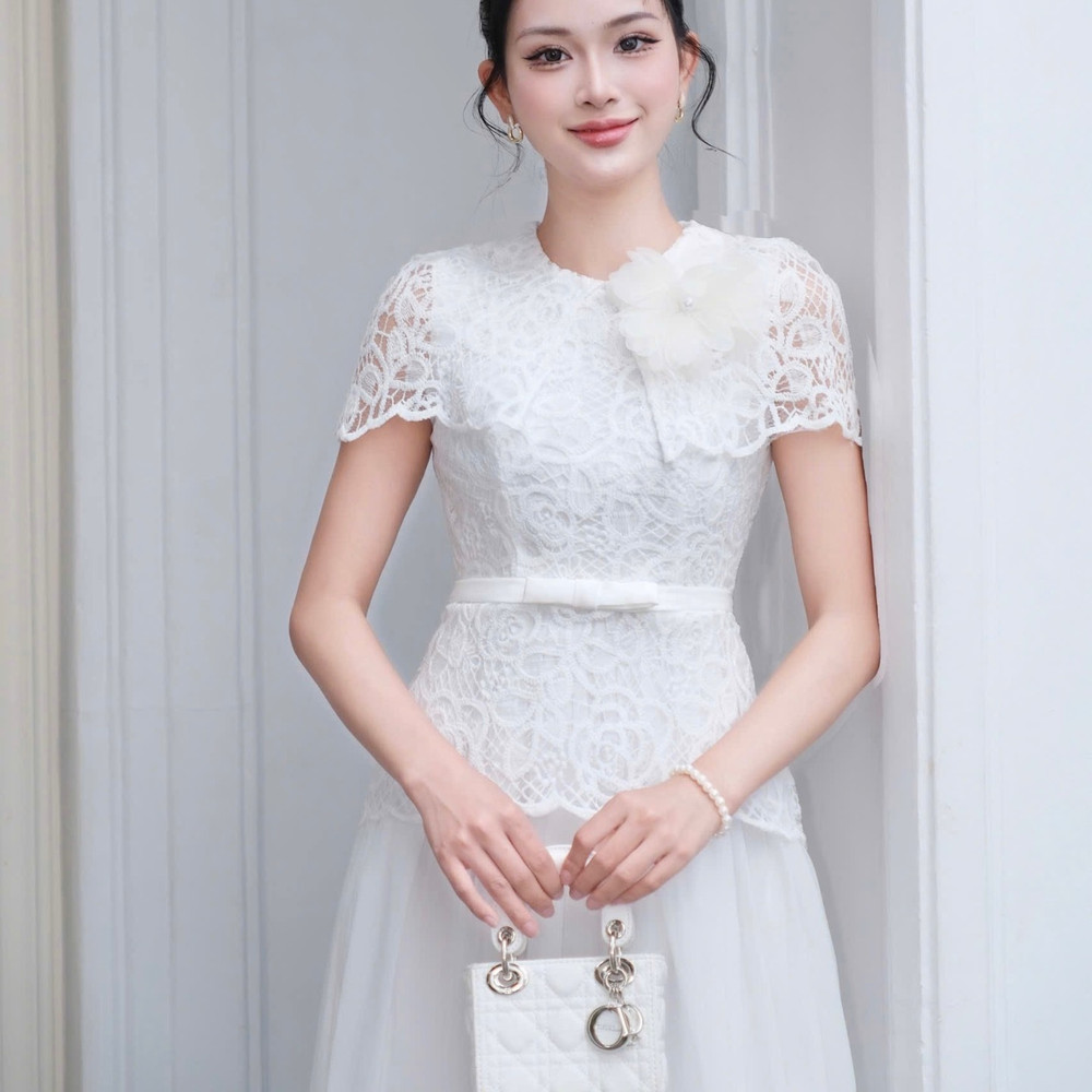 Đầm ren thiết kế choàng vai chân tơ sang chảnh