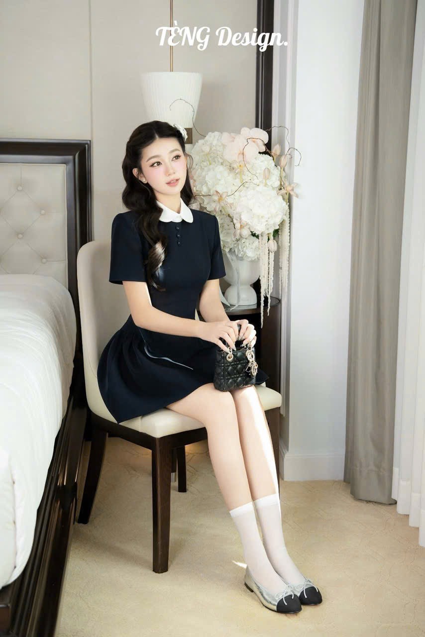 Đầm chữ A xanh đen dáng ngắn cổ sen