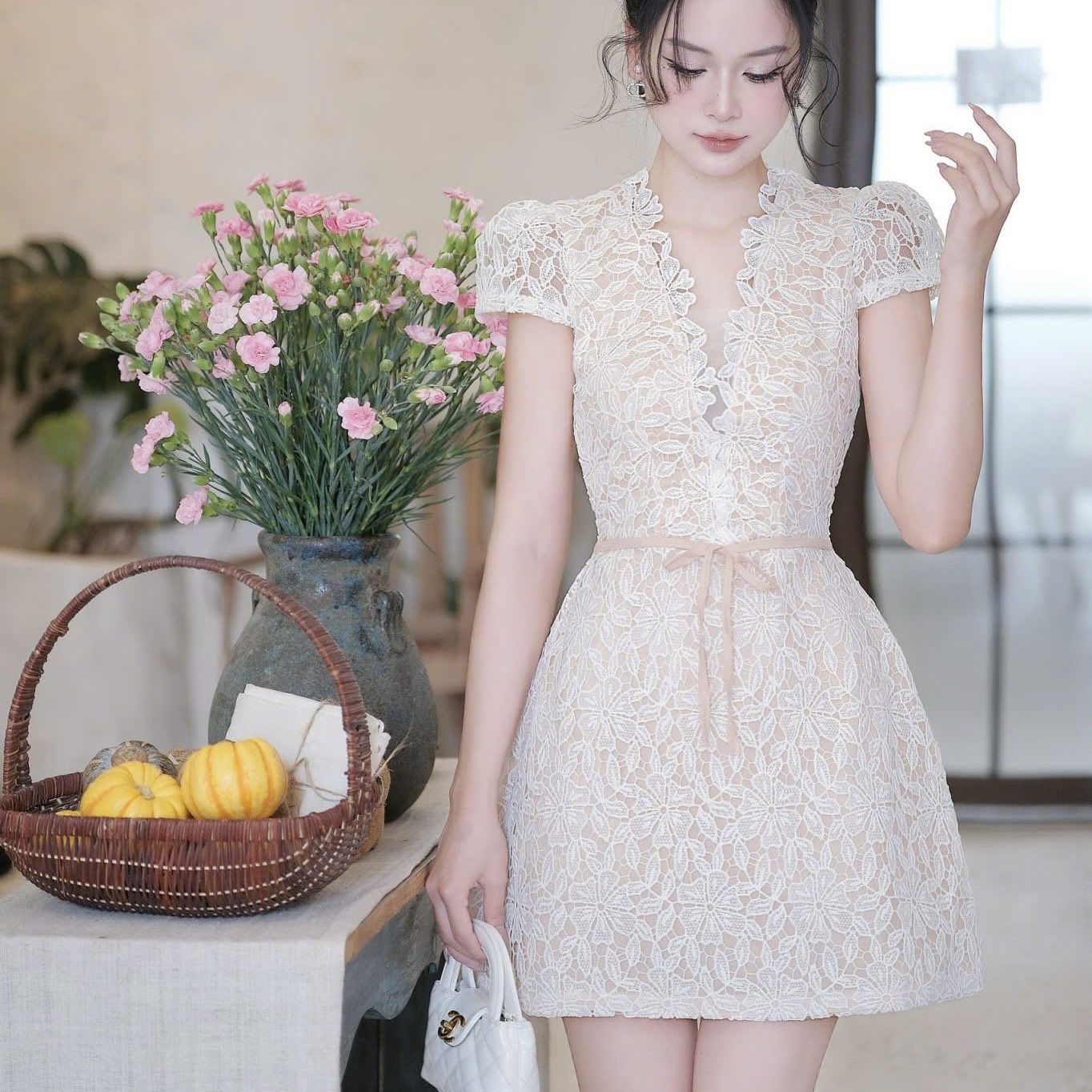 Đầm dáng ngắn chữ A full ren cổ V thắt eo cao cấp sang chảnh thiết kế