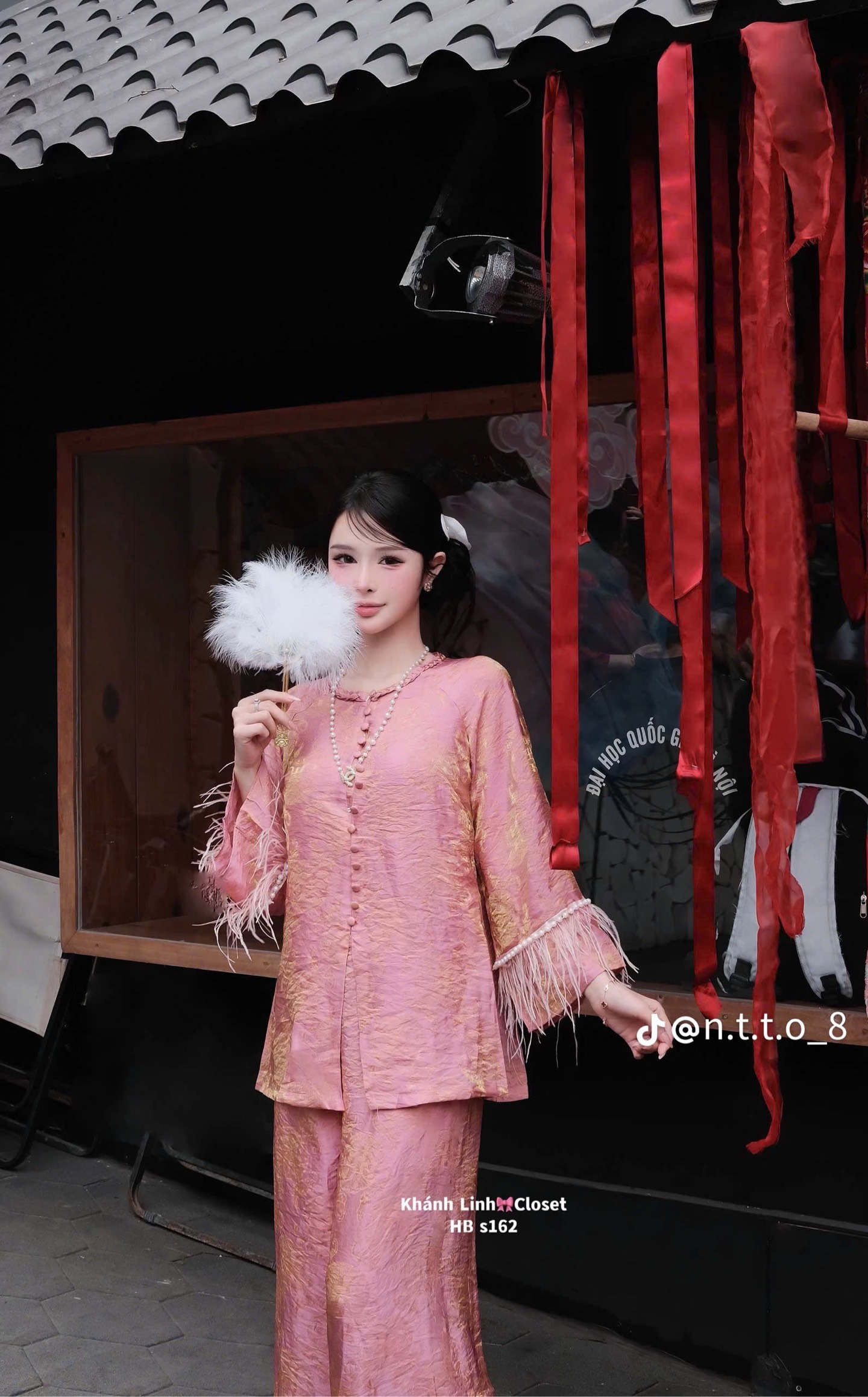 Đồ lam lụa cổ áo thắt bím 
cổ tay sợi tua