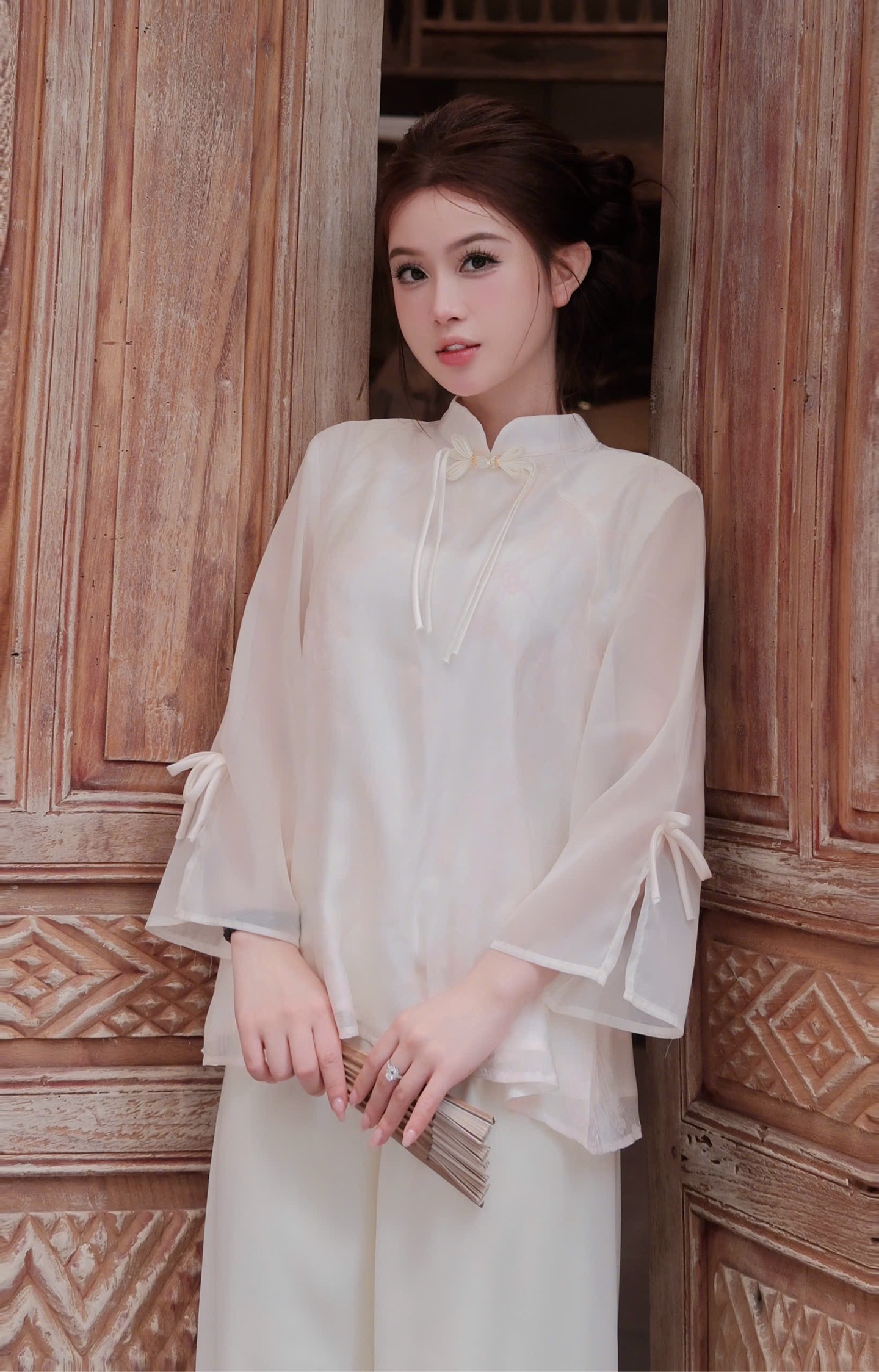 Lam tơ cổ đứng kèm nơ