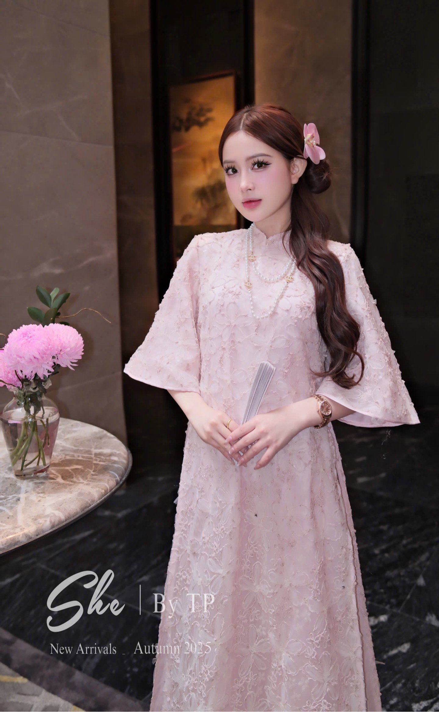 Áo dài ren kim sa thêu hoa