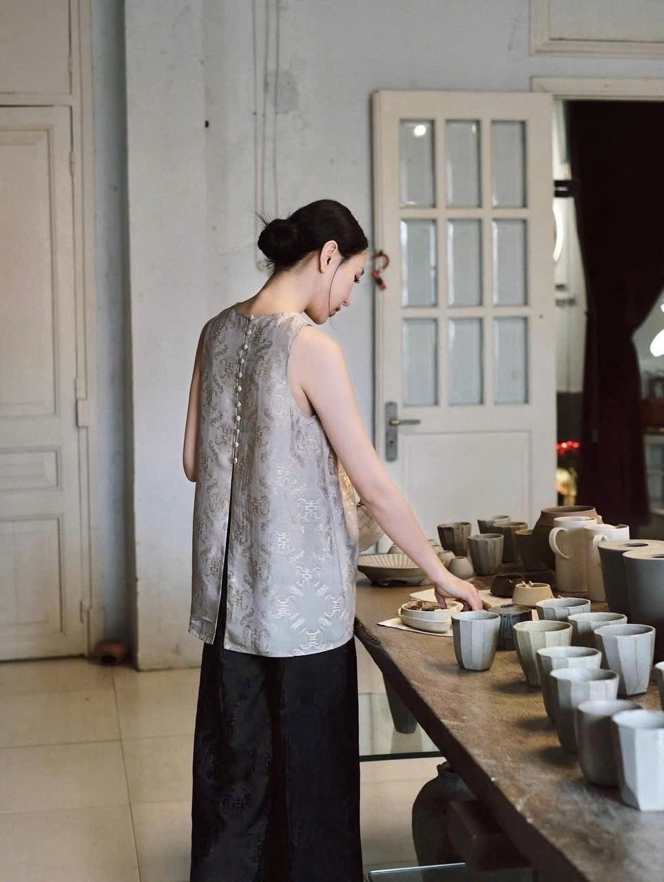 Set đồ lam áo ba lỗ cúc sau lưng quần suông lụa