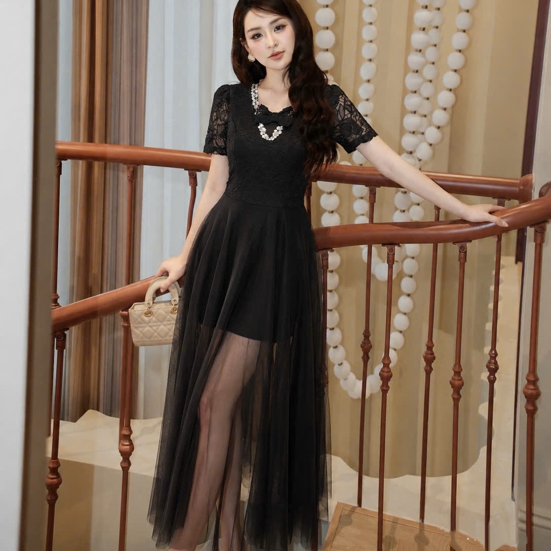 Đầm thiết kế cổ V đính đá cổ nơ ngực