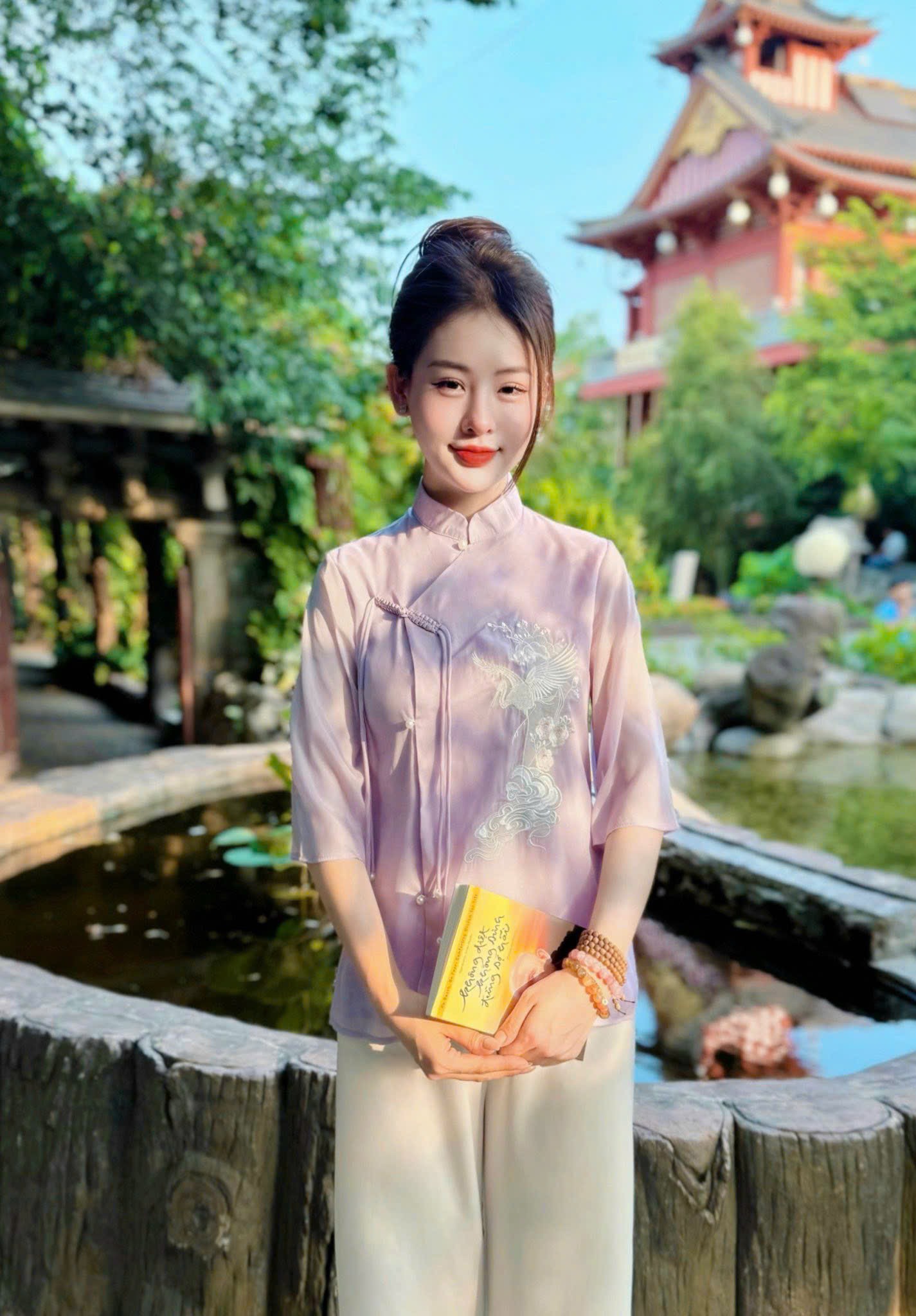 Bộ lam thêu phụng tơ đính ngọc