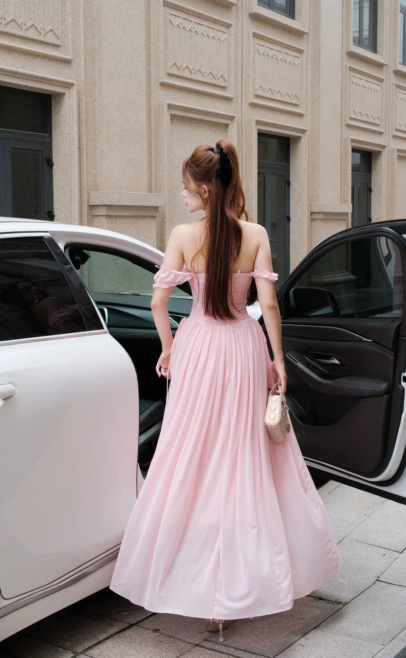 Đầm thiết kế trễ vai nơ ngực dáng dài
