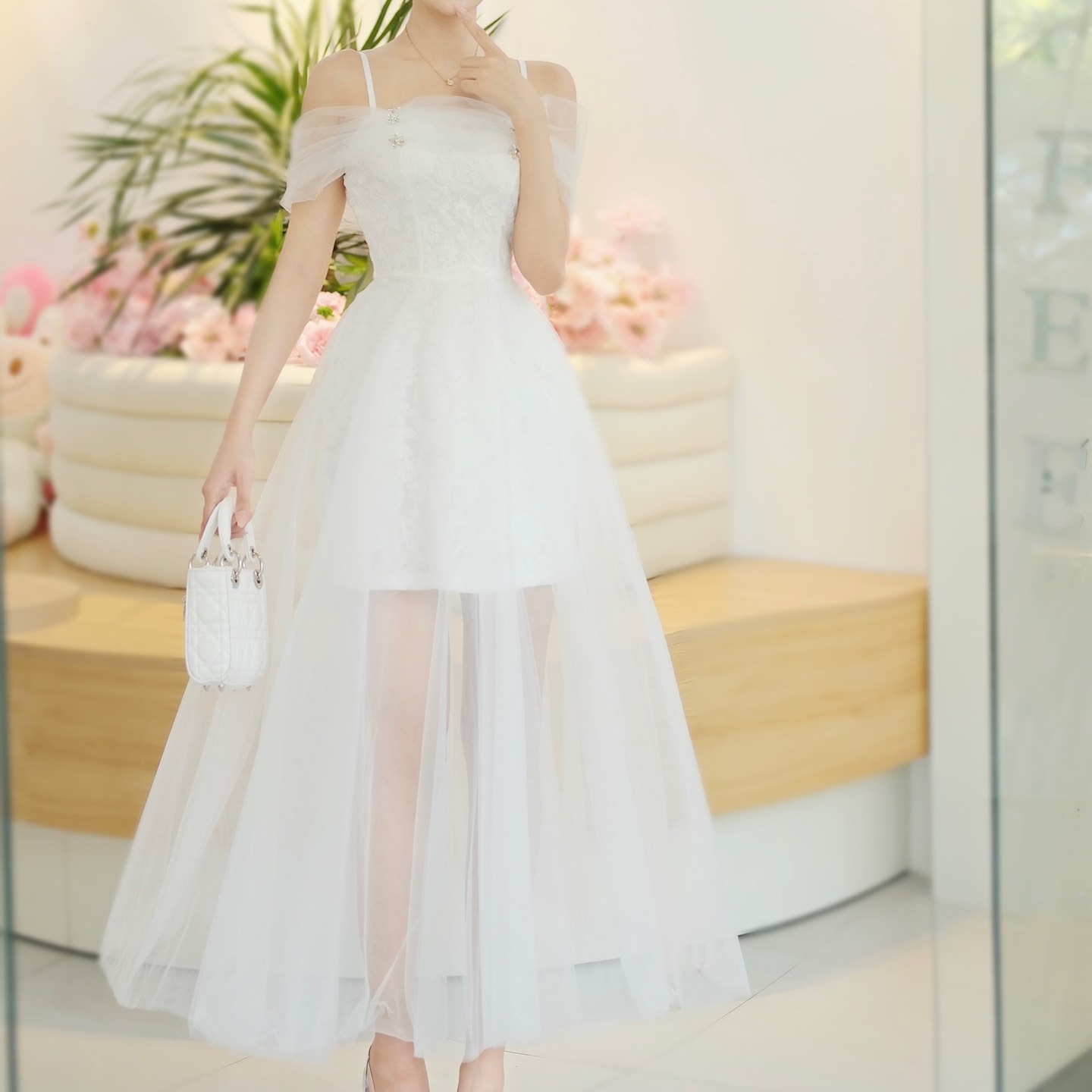 Đầm thiết kế trễ vai dáng dài phối voan chữ A sang trọng đi tiệc