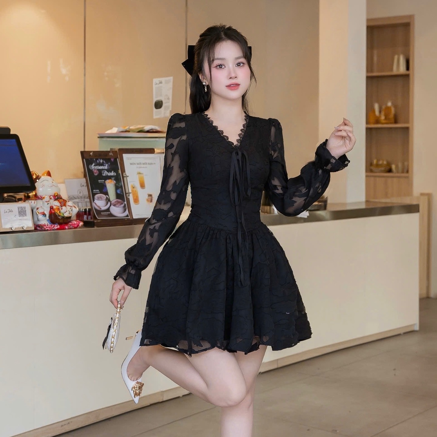 Đầm ren cổ V cúc bọc thiết kế cao cấp