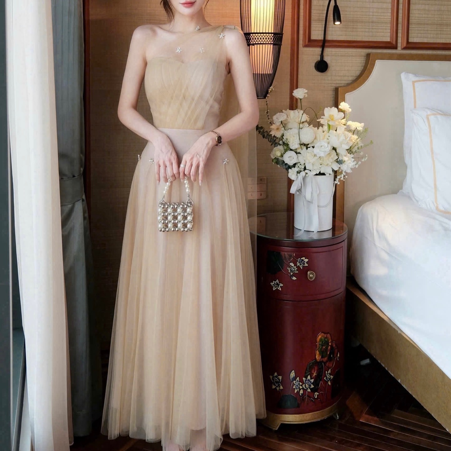 Đầm thiết kế voan đính vai dáng dài