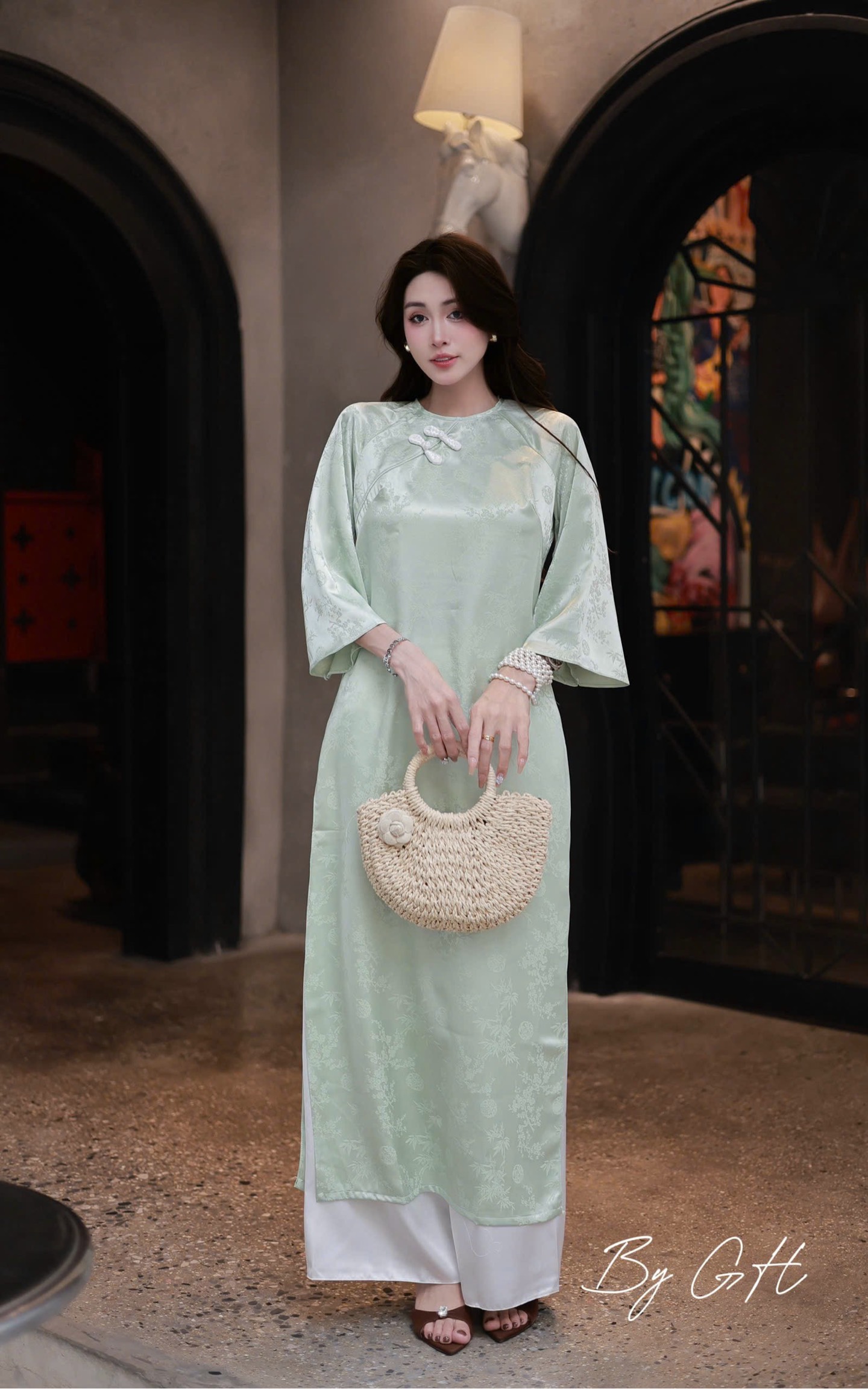 Áo dài gấm lá tre dáng xuông H