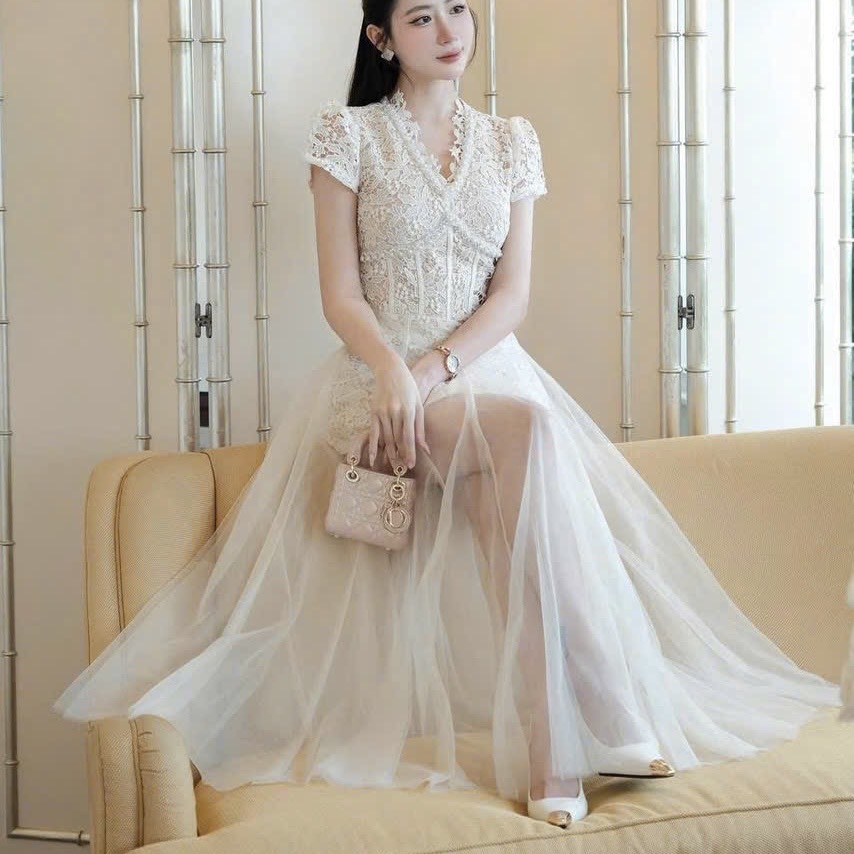 Đầm thiết kết đi tiệc cổ V ren viền ngọc ngực phối voan