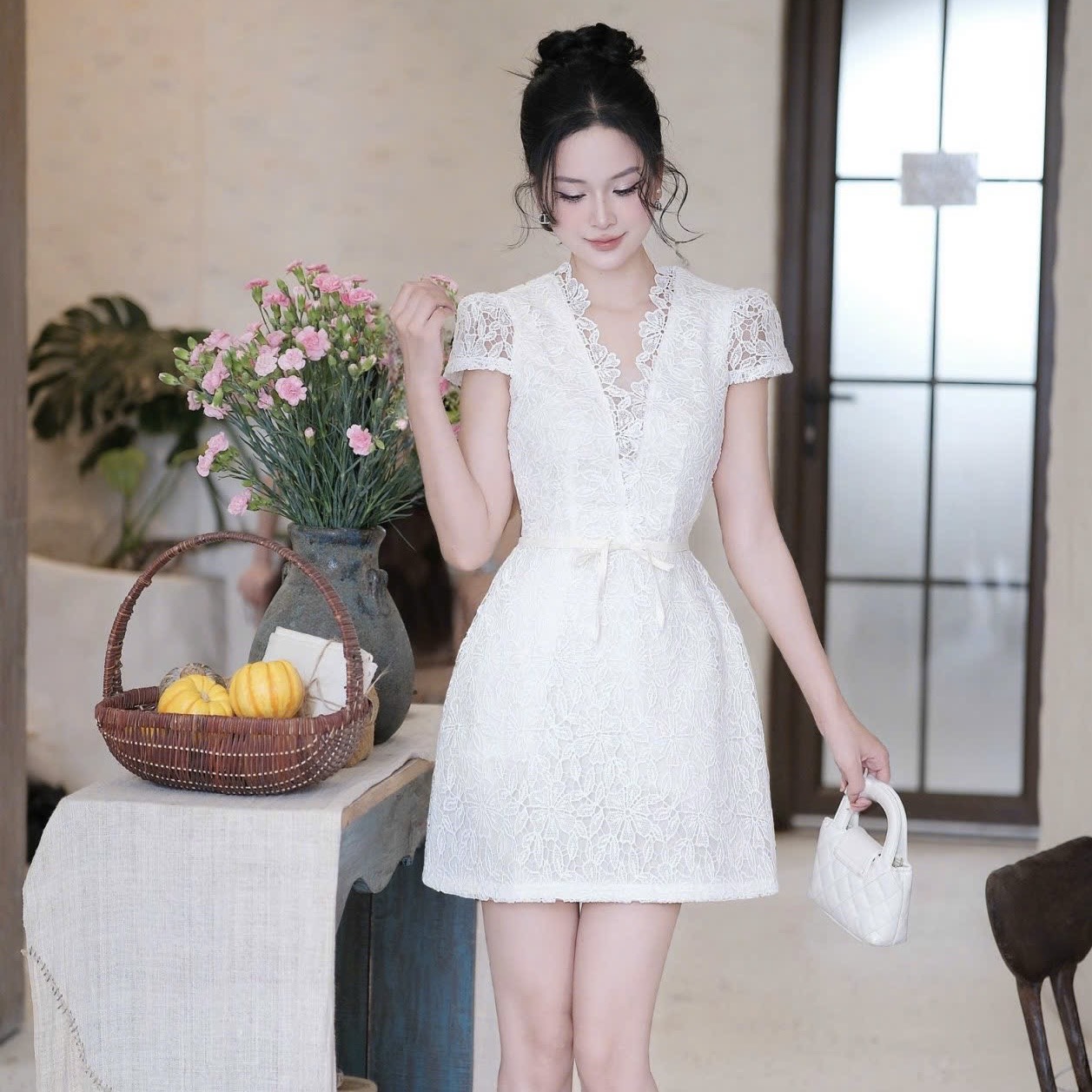 Đầm dáng ngắn chữ A full ren cổ V thắt eo cao cấp sang chảnh thiết kế