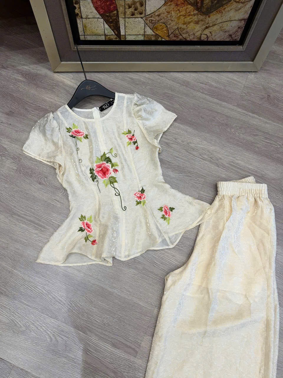 Set đồ lam lụa tơ tằm thêu hoa hồng áo tay cộc