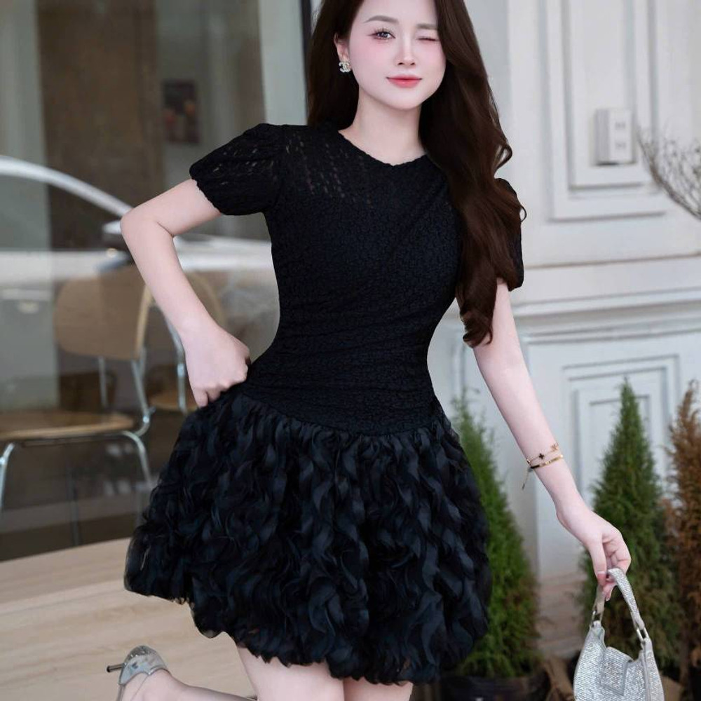 Đầm thiết kế ren tùng bồng tiểu thư