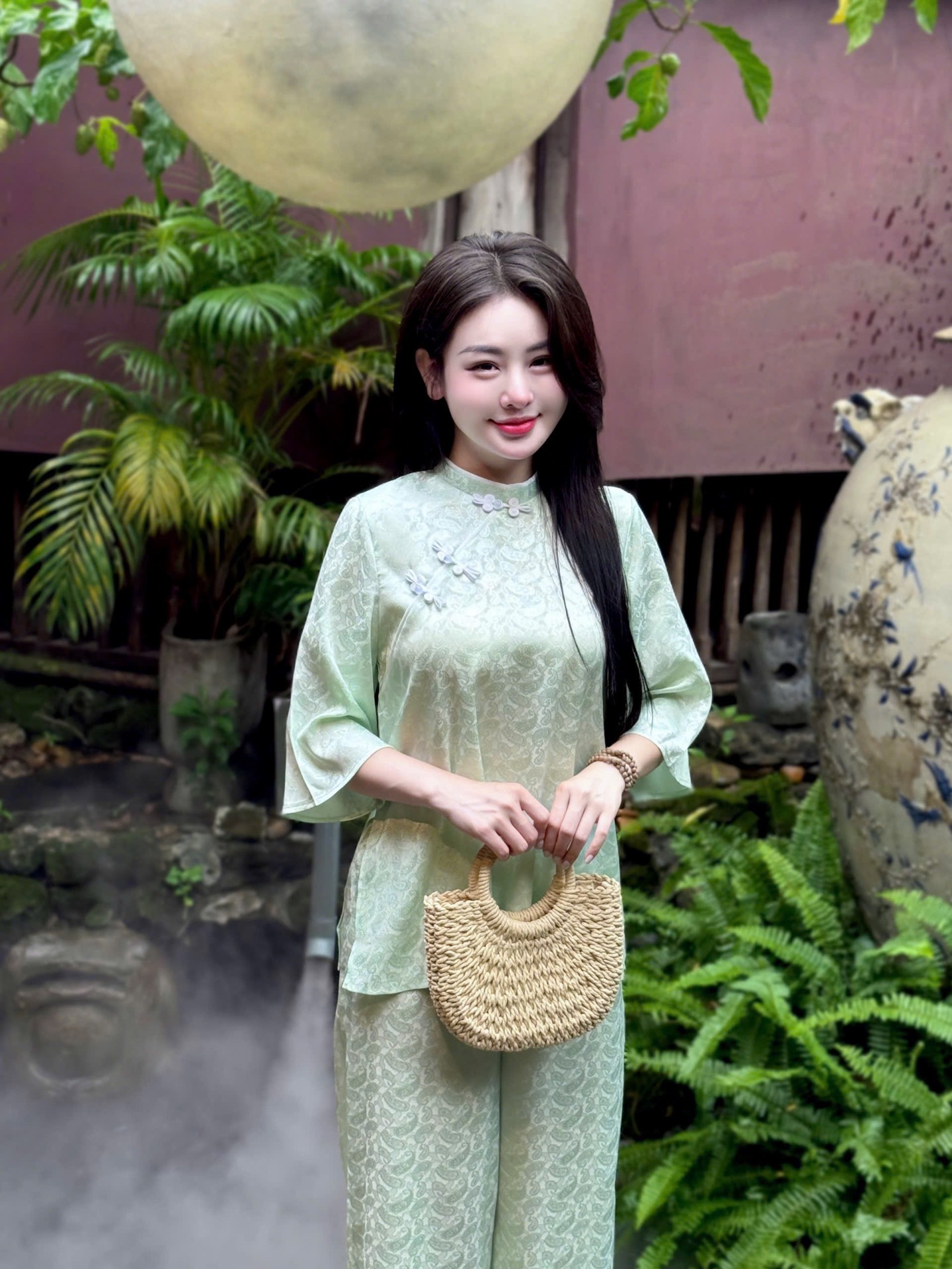 Lam cổ tàu gấm đính nút chéo