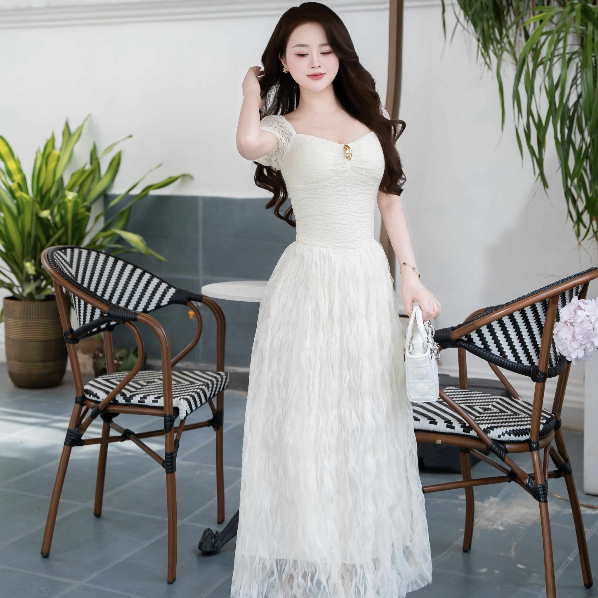 Đầm thiết kế cổ vuông tay ren dáng dài xòe