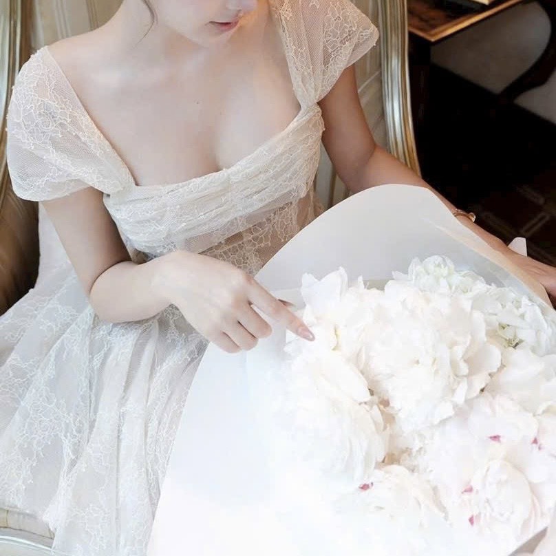 Đầm thiết kế 2 dây ren ngắn tùng xoè
