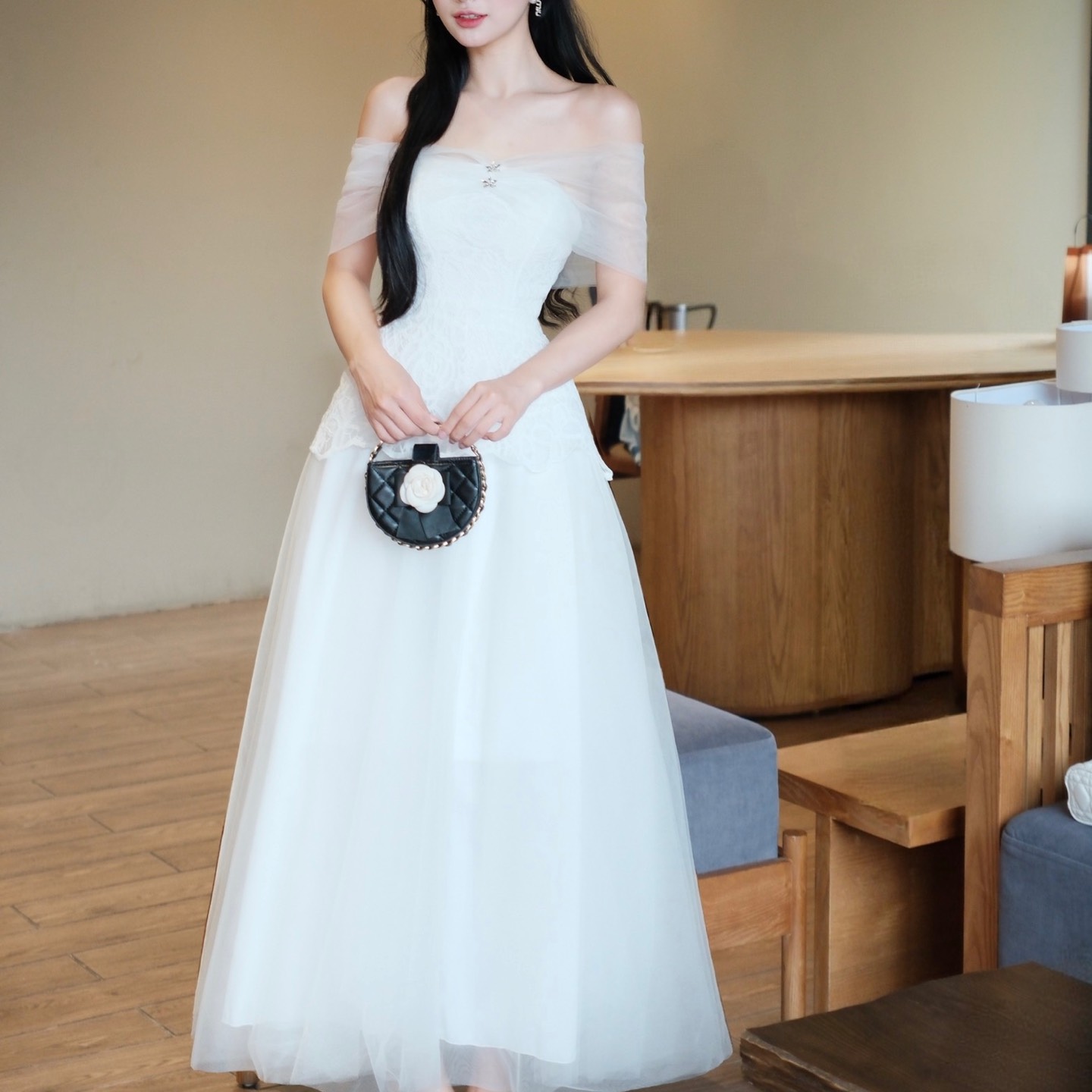 Đầm thiết kế cao cấp trễ vai voan phối ren dáng dài xoè sang