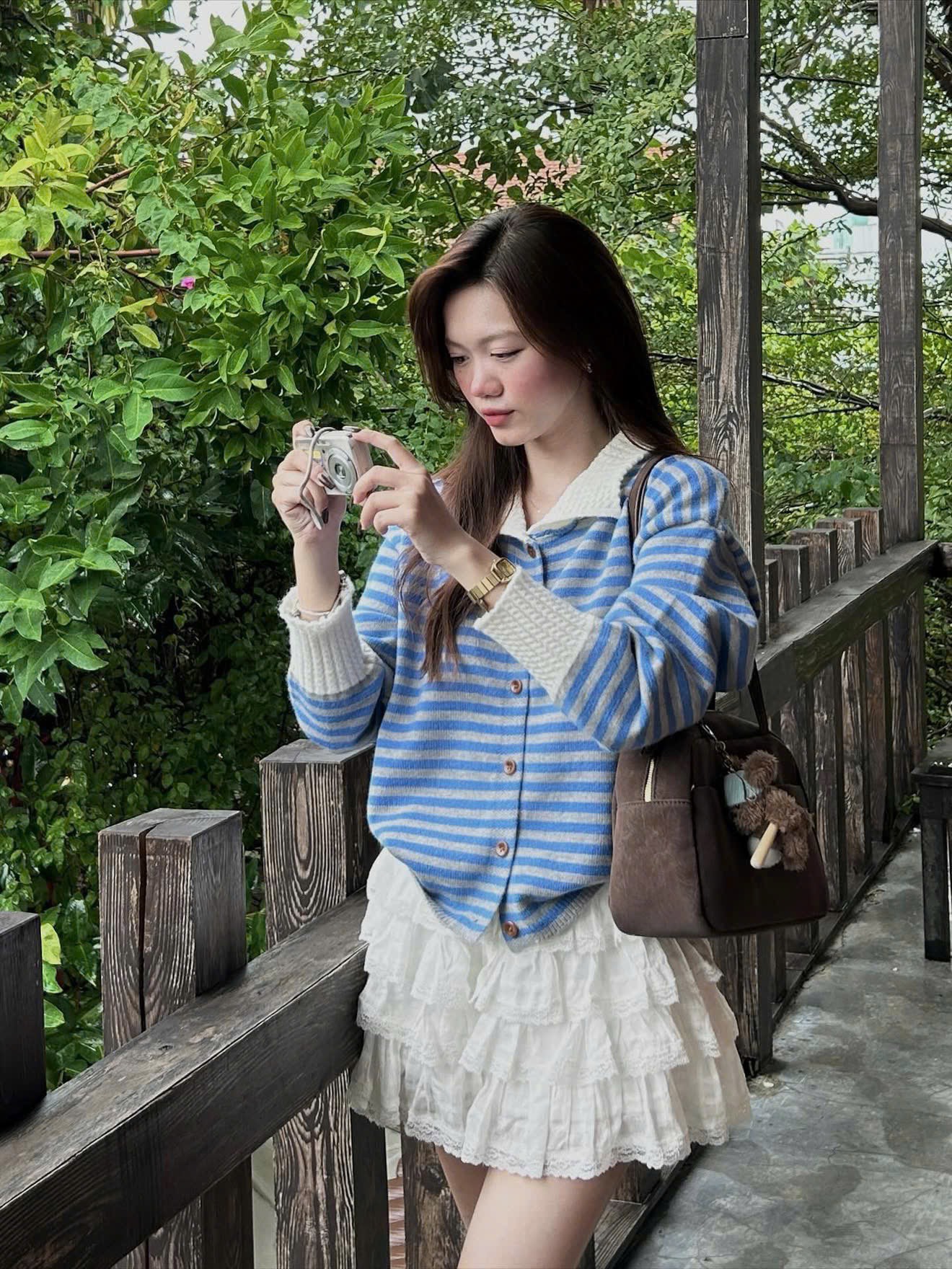 Áo len tay dài sọc xanh