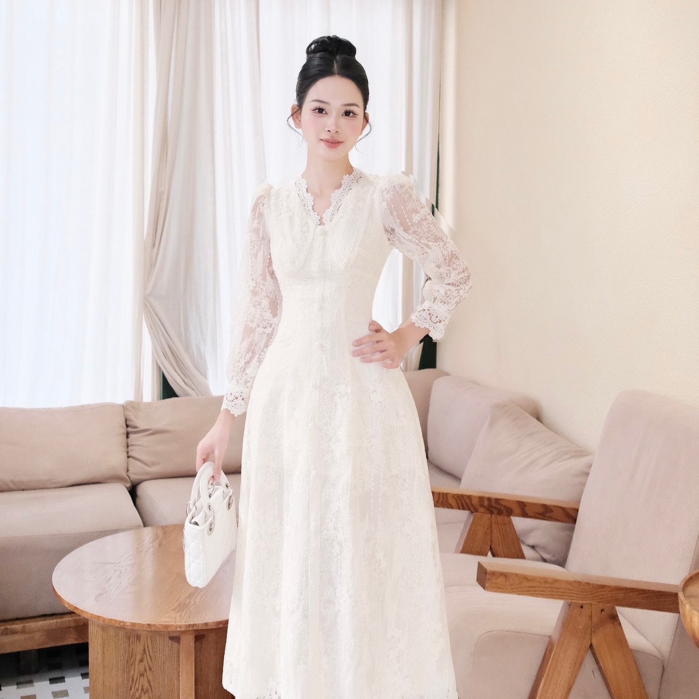 Đầm thiết kế cổ ren sang chảnh cổ V dáng dài