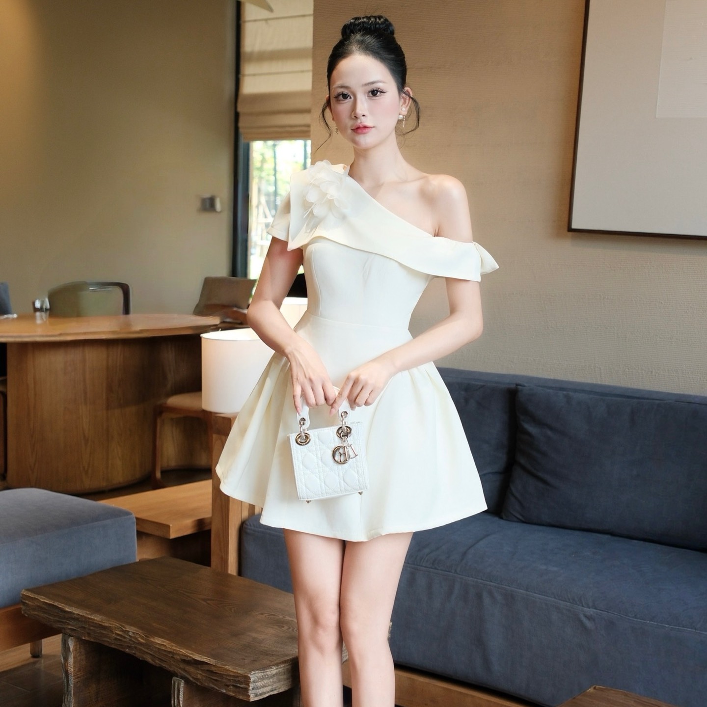 Đầm thiết kế trễ vai dáng ngắn xoè sang trọng