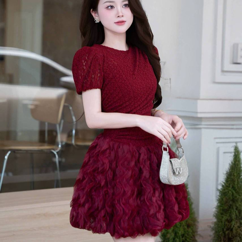 Đầm thiết kế ren tùng bồng tiểu thư
