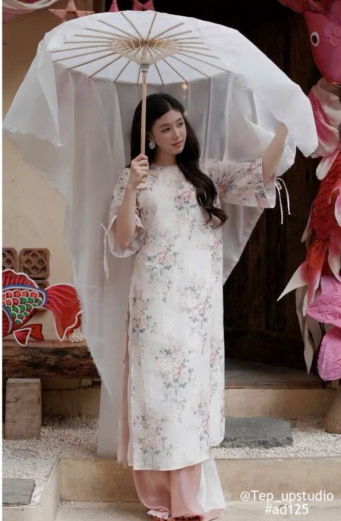 Áo dài nẹp sen