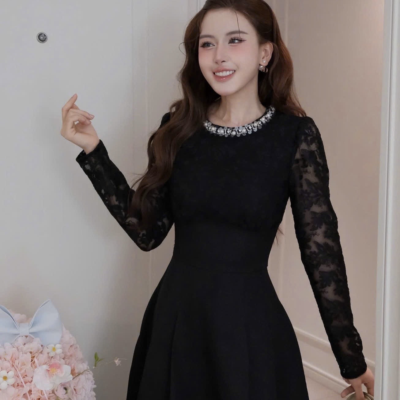 Đầm dạ phối ren cổ tròn viền ngọc tay dài cao cấp