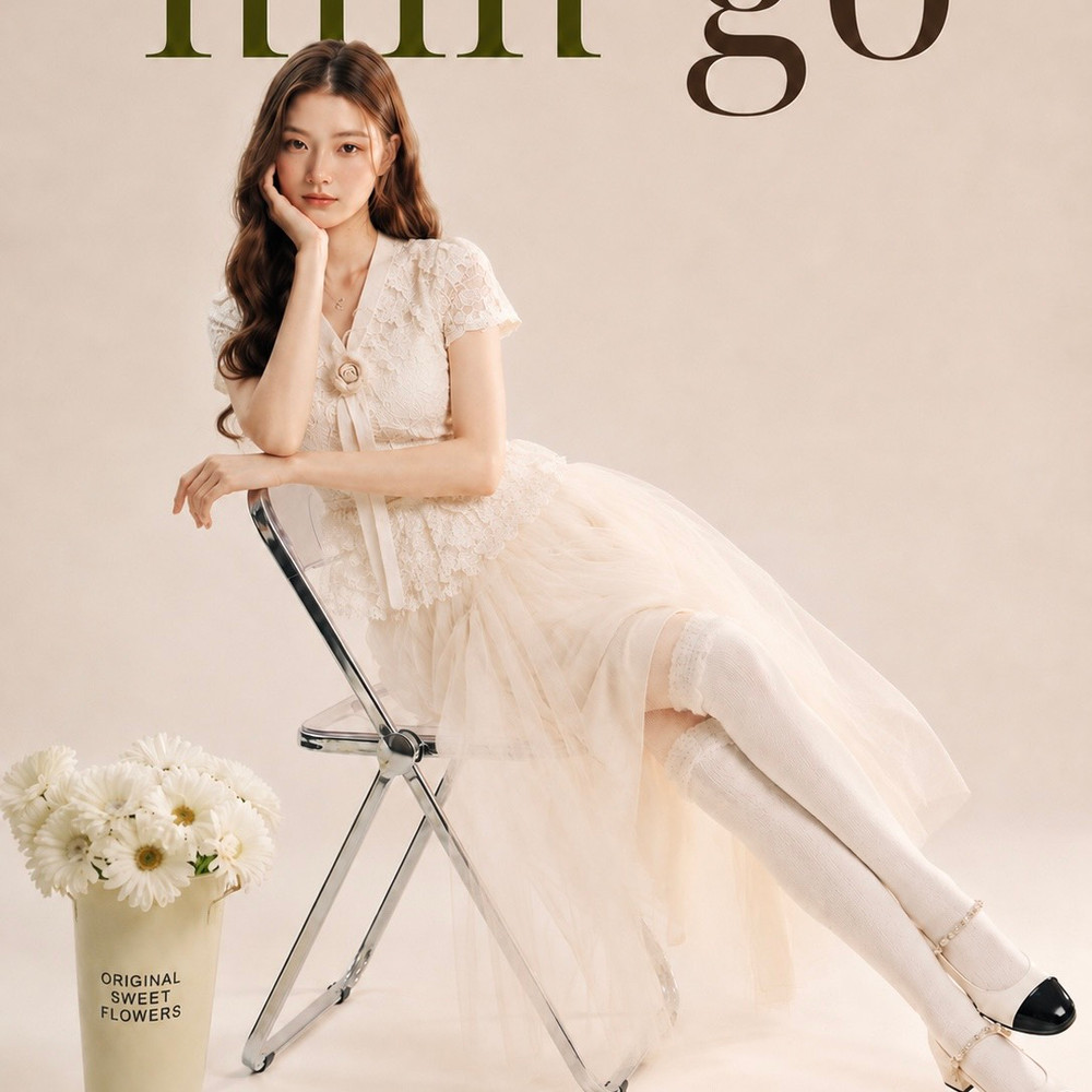 Đầm thiết kế ren hoa ngực cổ V tùng xoè