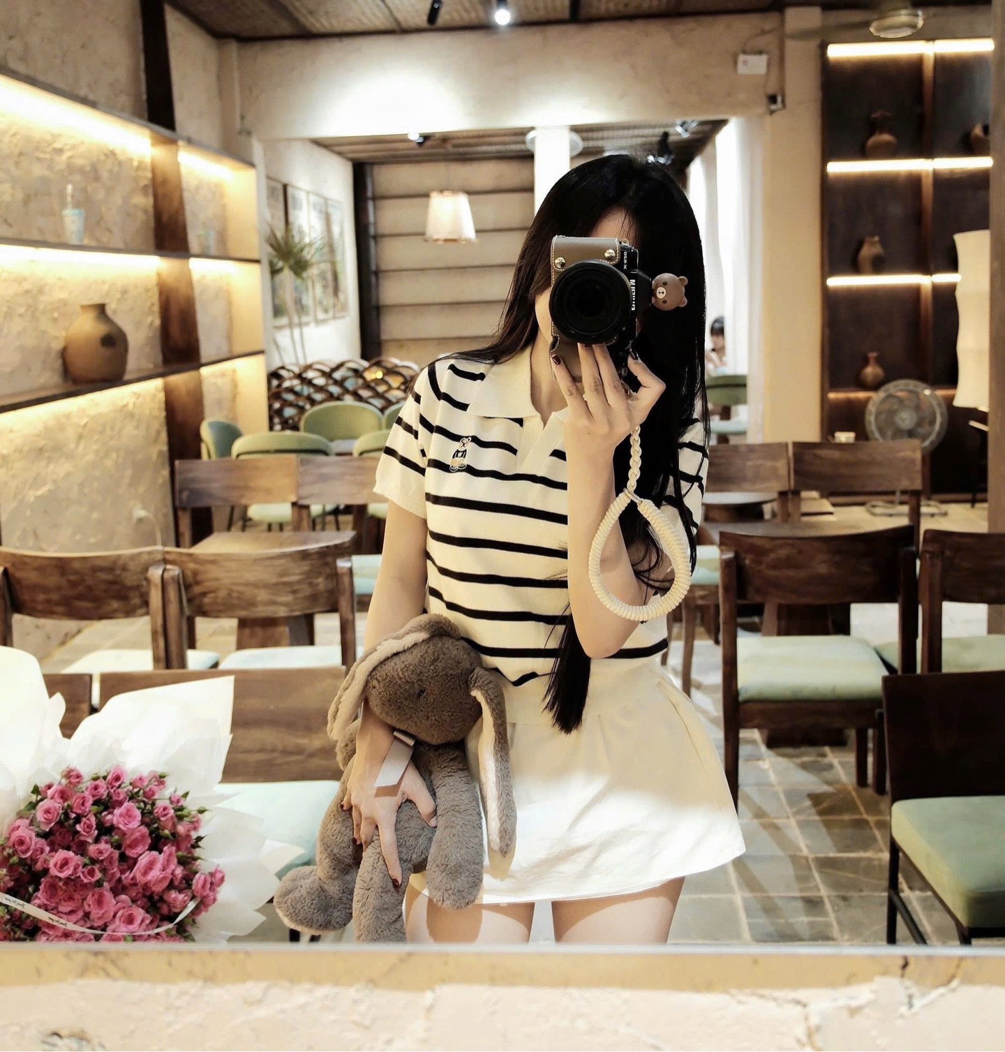 Áo len cổ V thêu gấu