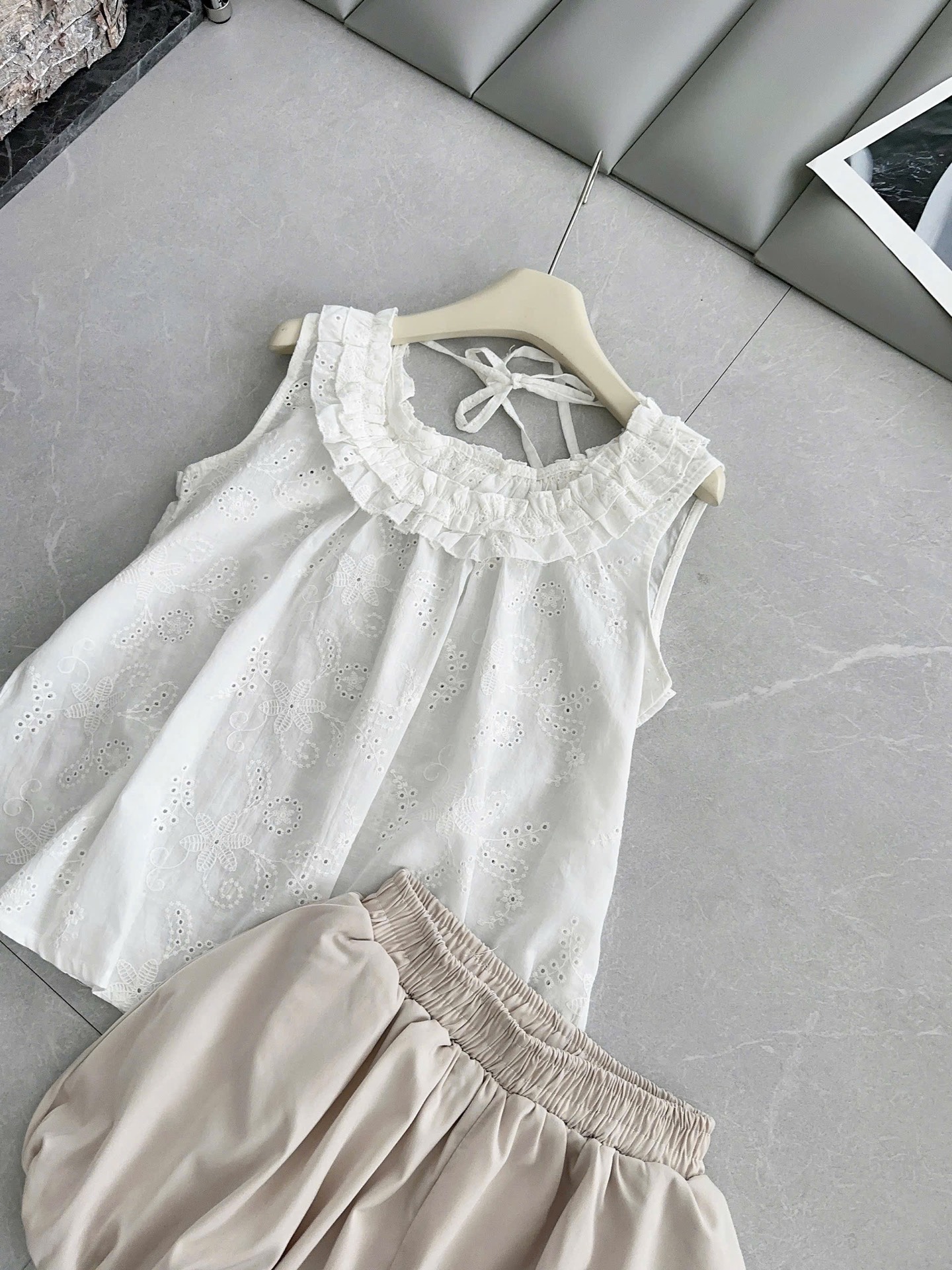 Set áo sát nách ren cổ kèm quần bí