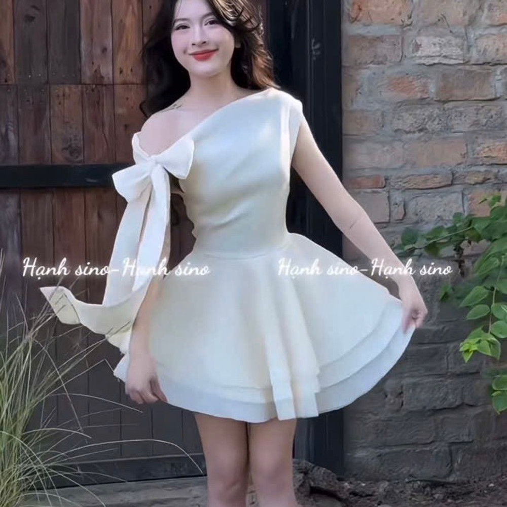 Đầm thiết kế lệch vai thắt nơ vai dáng ngắn