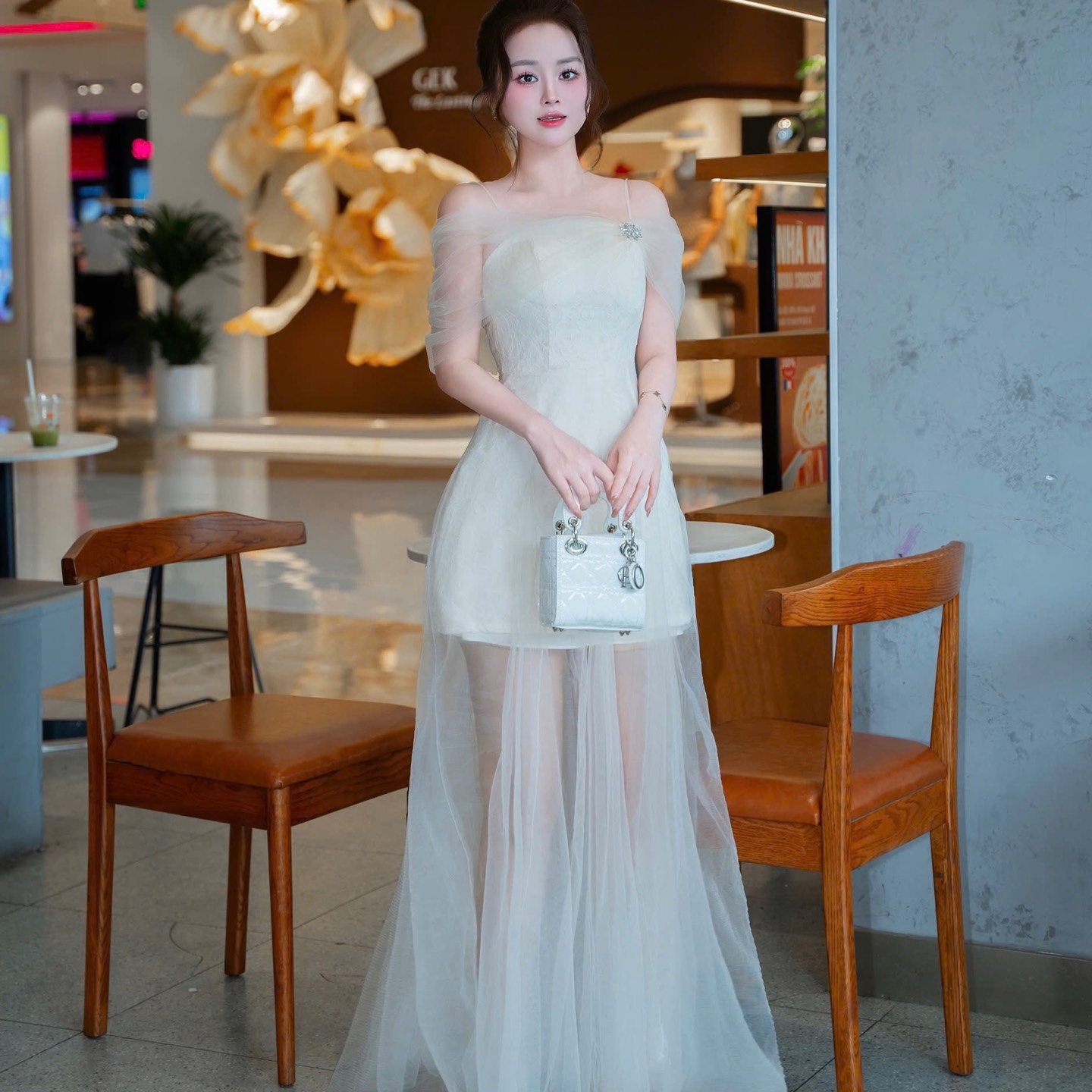 Đầm thiết kế ren voan dài phụ kiện nơ đính đá
